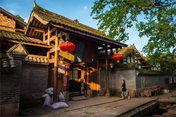 黑猫投诉航司领域投诉数据对比:海南航空回复率100%,浙江长龙航空近乎0%